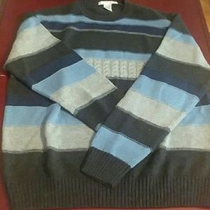 New Geoffrey Beene Sweater.  Size M.